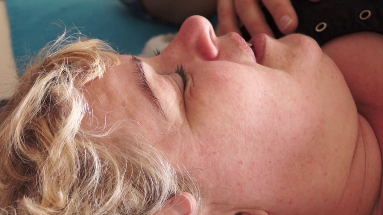 Watch the craniosacral therapy video on Vimeo, opens in a new tab